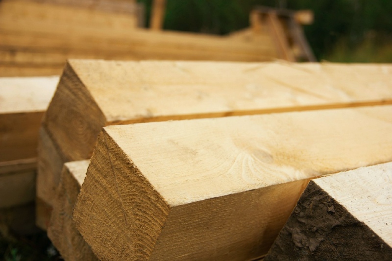 drewno do konstrukcji budowlanej